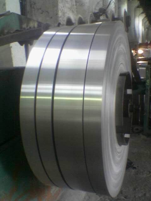 High-strength flat wire for press winding